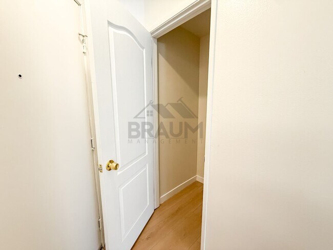 Building Photo - 7323 Winnetka Ave