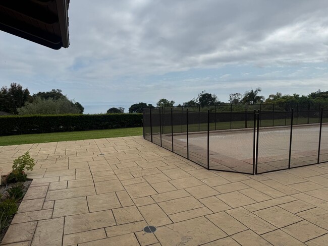 Foto del edificio - Montecito Property with a View and a Pool ...