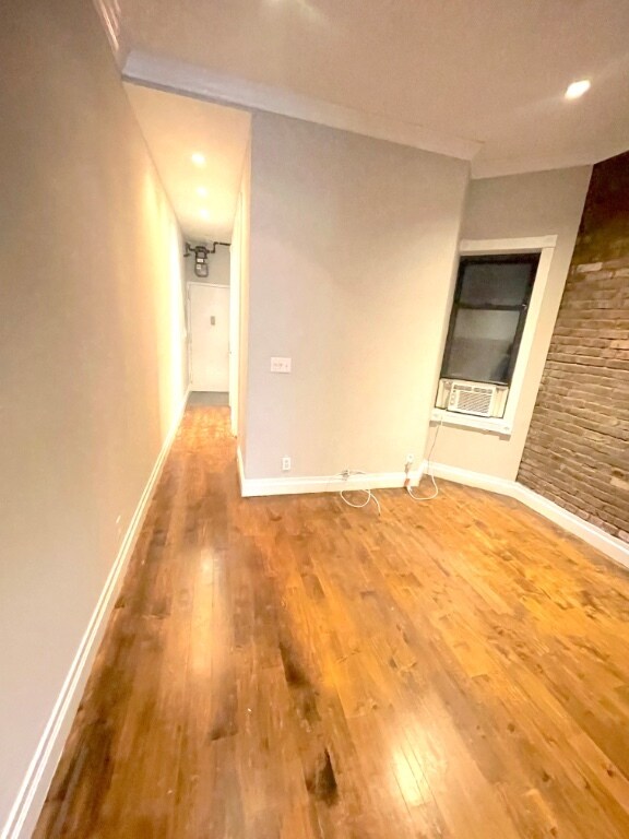 Foto del edificio - 221 E 23rd St
