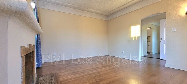 Foto del edificio - 801 W Imperial Hwy