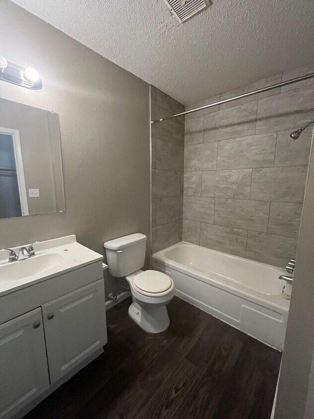 Building Photo - South Glen Apartments
