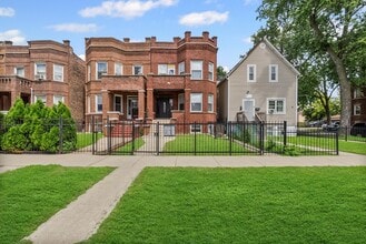 Building Photo - 4704 W Monroe St