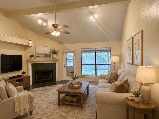 Foto del edificio - 17407 Chamberlain Dr