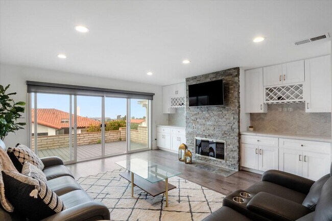 Building Photo - 2-Bed, 2.5 Bath Ocean View Townhome in Alta Mira Carlsbad