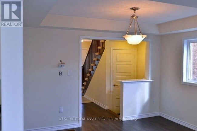 Building Photo - 570 Laking Terrace