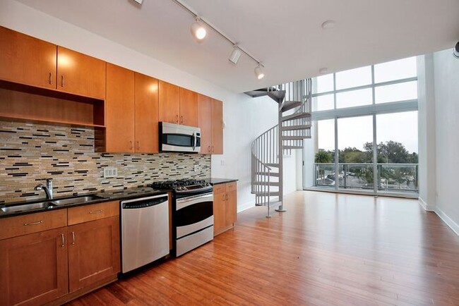 Foto del edificio - Beautiful 1/1.5 Modern Condo in the Highly...