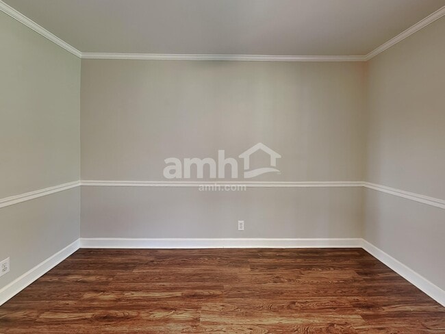 Building Photo - 217 Hickory Trl
