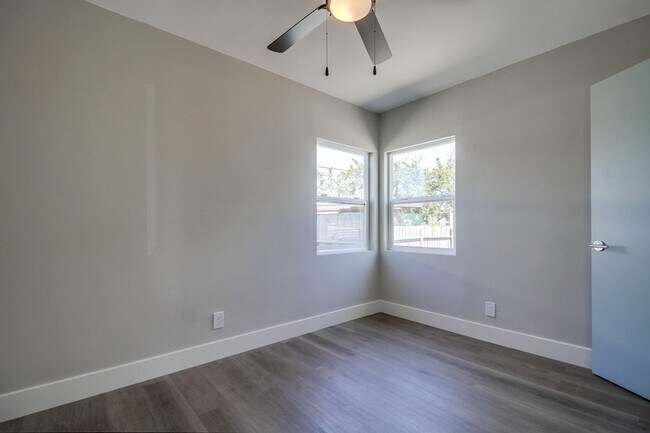 Foto del edificio - Centrally Located 2 Bedroom Single Family ...