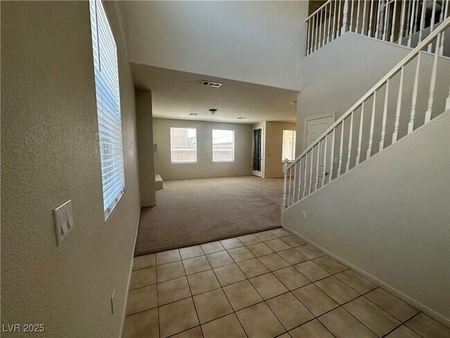 Foto del edificio - 6712 Canyon Maple St