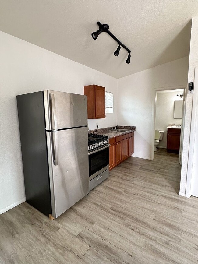 Foto del edificio - 1376 N Country Club Rd