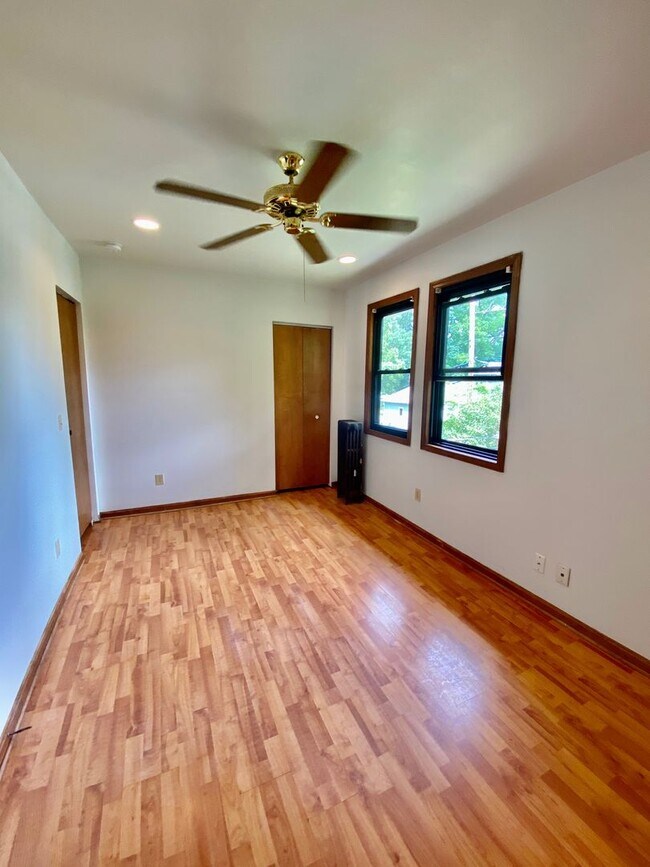 Foto del edificio - 207 Maple St