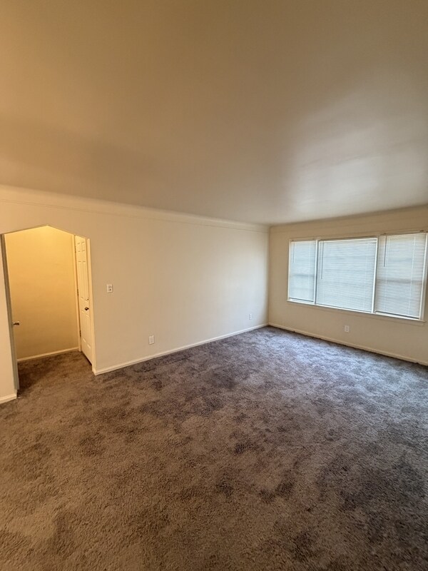 Foto del edificio - 9358 Rutherford St
