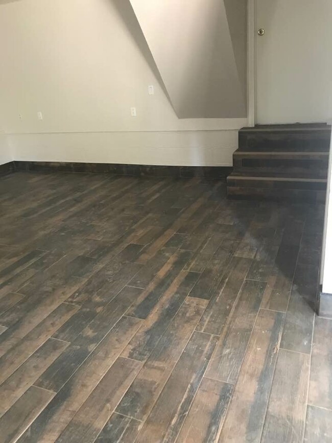 Foto del edificio - 1375 N Shirlmar Ave