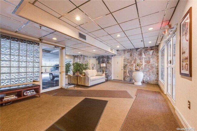 Building Photo - 205 Mineola Blvd