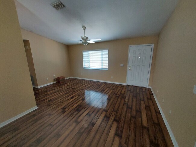 Foto del edificio - 6114 SW 104th St