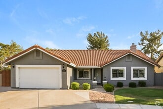 Building Photo - 1214 E Greenway Cir