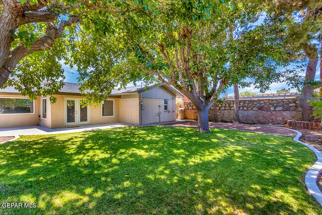 Foto del edificio - 9208 Shaver Dr