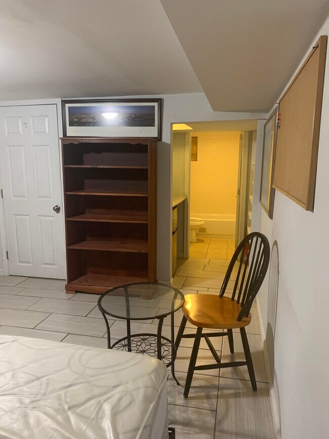 Building Photo - 256 Lynhaven Dr
