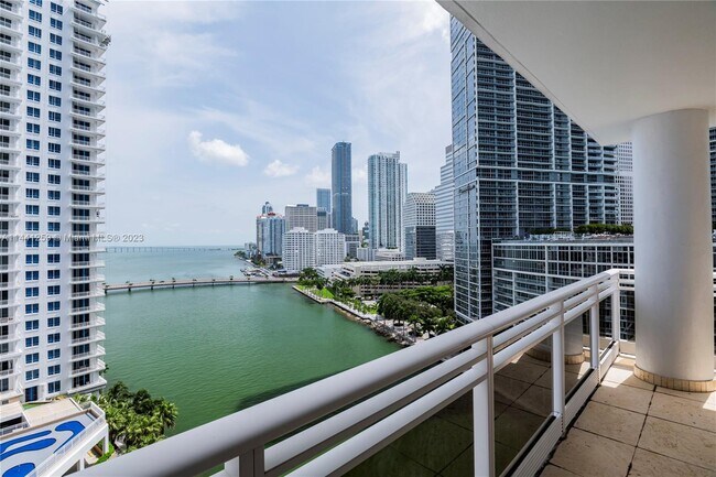 Foto del edificio - 901 Brickell Key Blvd