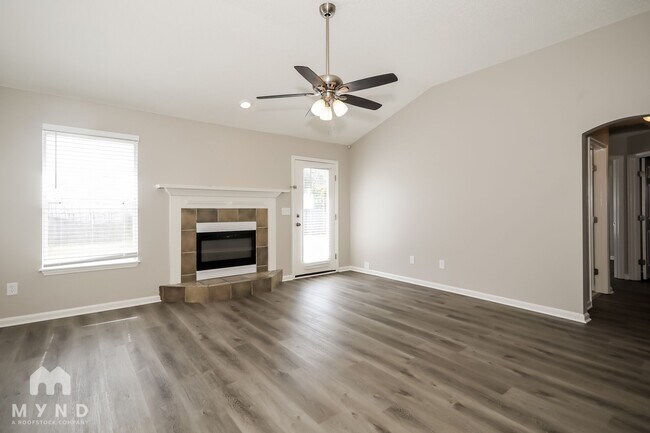 Foto del edificio - 3225 Button Wood Dr