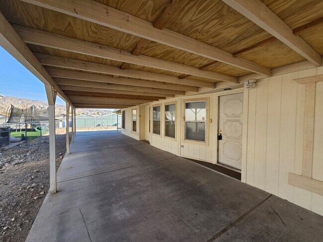 Foto del edificio - Large 3 bed/2 bath manufactured home in de...