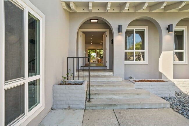 Foto del edificio - Freshly Remodeled Home Near Lake Murray & Mission Trails