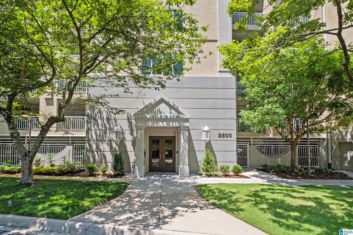 Foto principal - 2600 Arlington Ave S