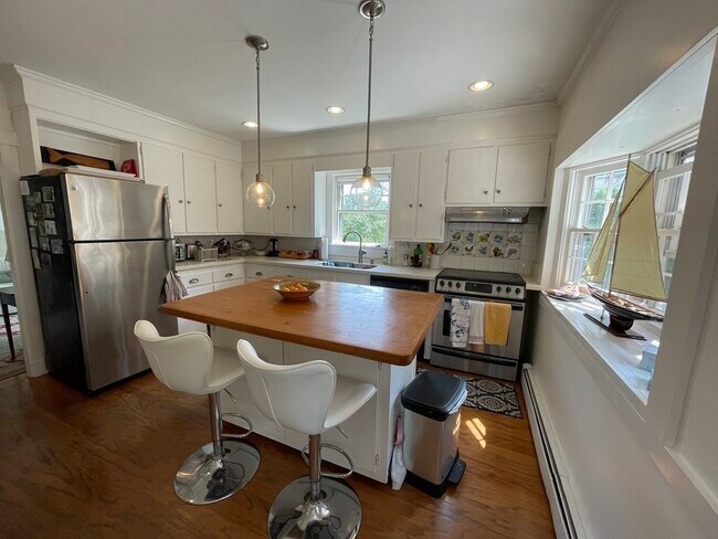 Building Photo - 24 Pitcher St