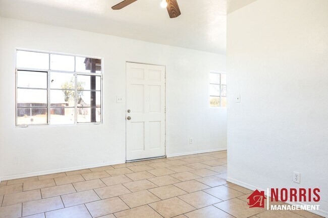 Foto del edificio - Charming One-Bedroom Duplex