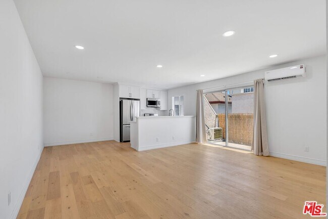 Building Photo - 409 Burchett St