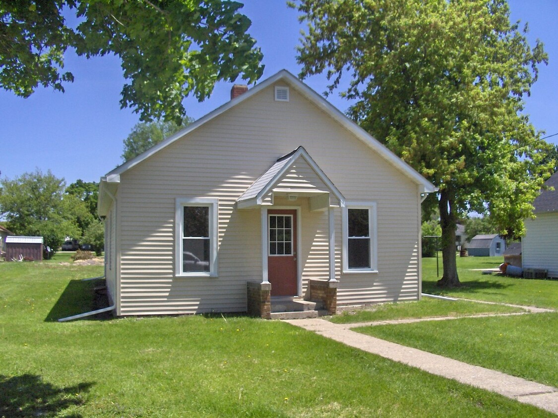 Primary Photo - 404 Oak St