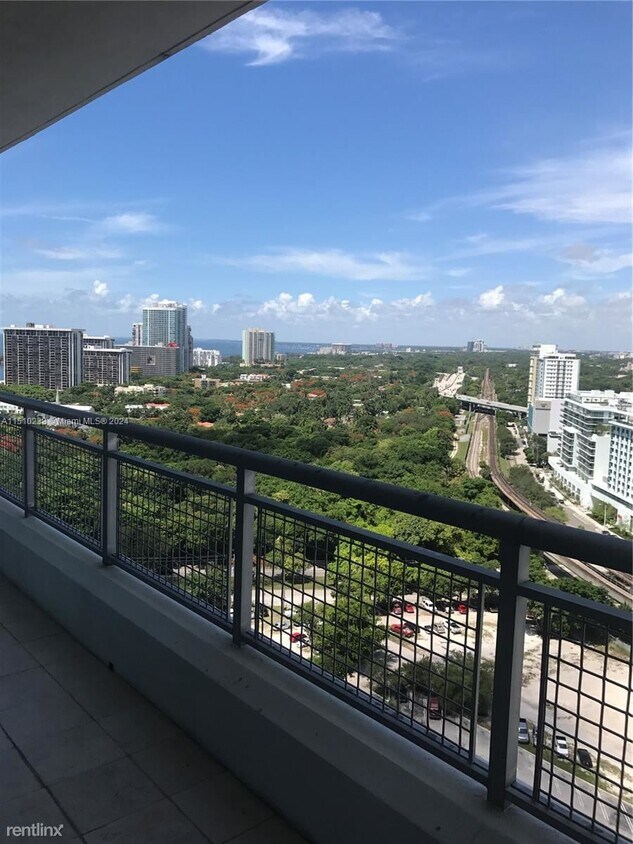 Foto del edificio - 1 br, 1 bath Condo - 60 SW 13th St Apt 1901