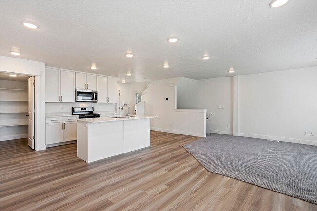 Building Photo - Your Next Home Awaits – 3-Bedroom Townhome...