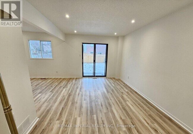 Building Photo - 442 Church St S