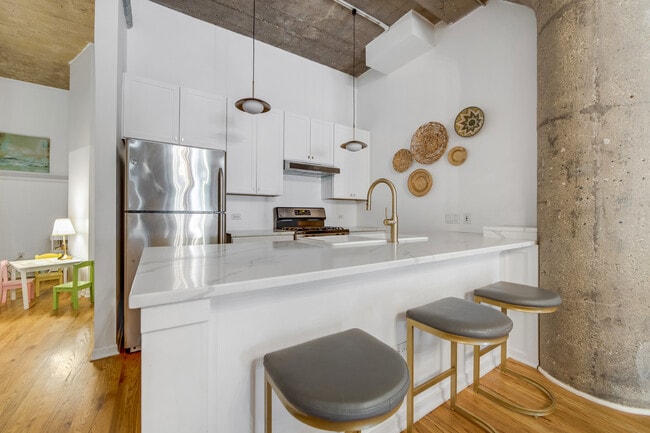 Building Photo - 1151 W 15th St