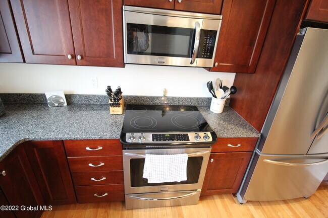 Building Photo - 24 Mulberry Dr