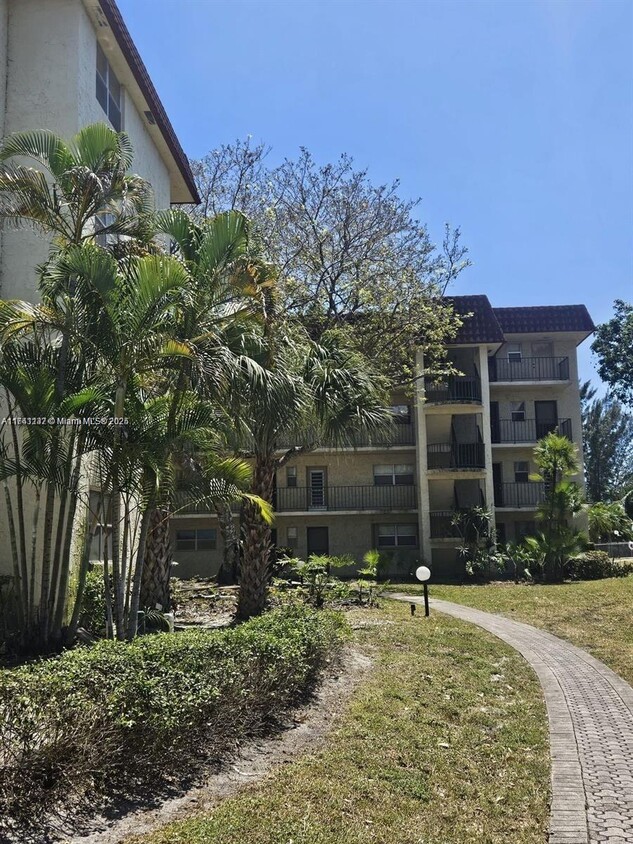 Primary Photo - 3300 Spanish Moss Terrace