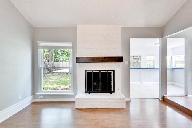 Building Photo - 1007 Echo Ln