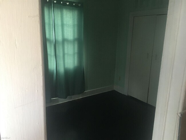 Foto del edificio - 3 br, 1 bath Duplex - 44 Division St