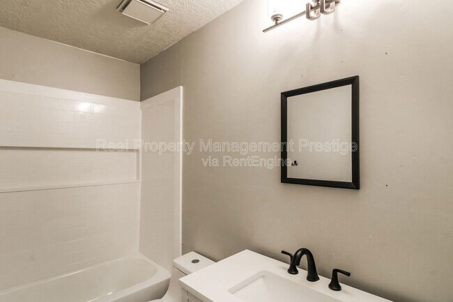 Foto del edificio - 2256 Gemini St