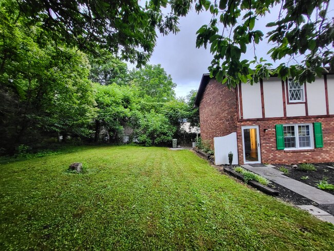 Foto del edificio - 2919 Chestnut Ln