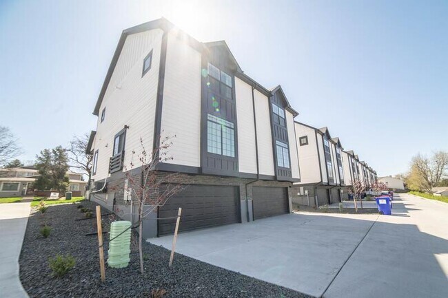 Foto del edificio - 1239 Sable Blvd