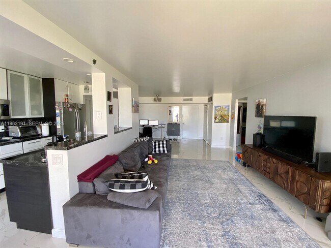 Building Photo - 210 174th St