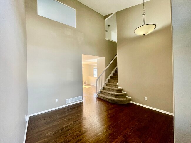 Building Photo - 1422 Hyacinth Way