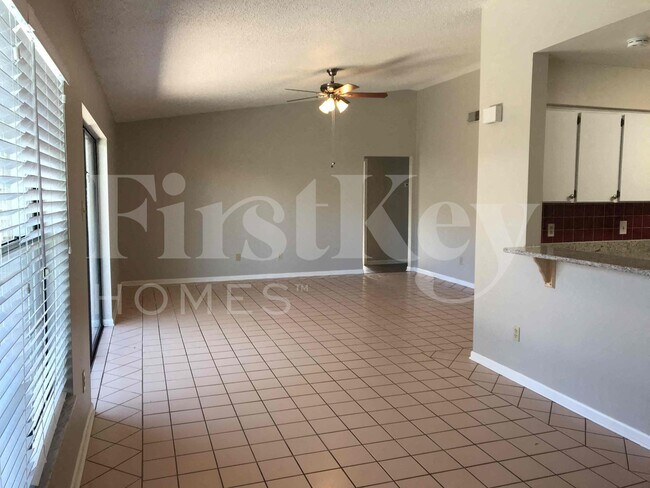 Building Photo - 16219 Pebblebrook Dr