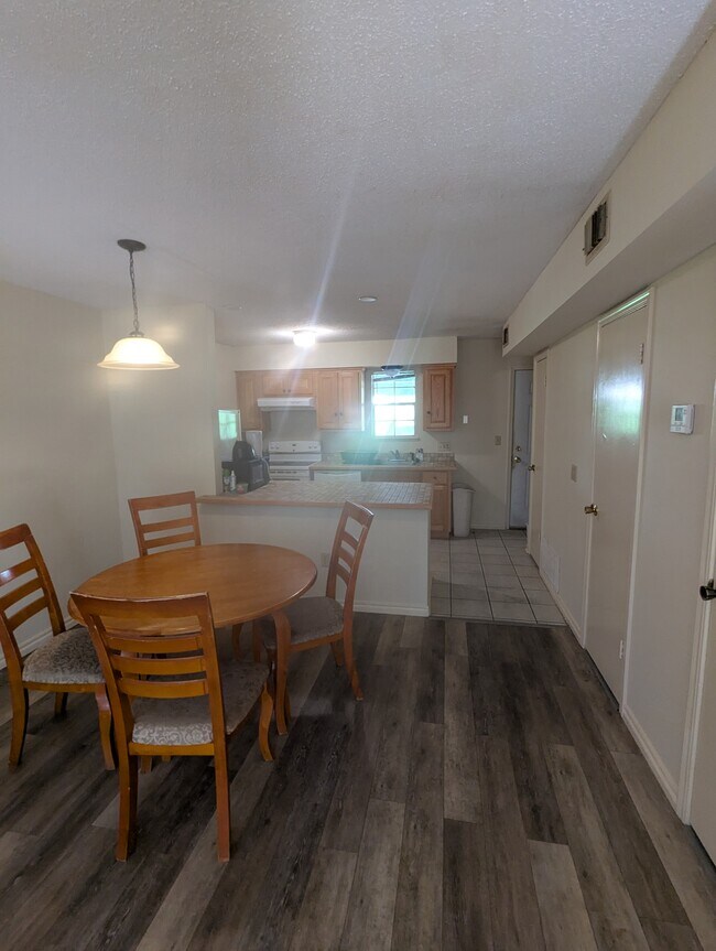 Foto del edificio - 835 W Lawson St