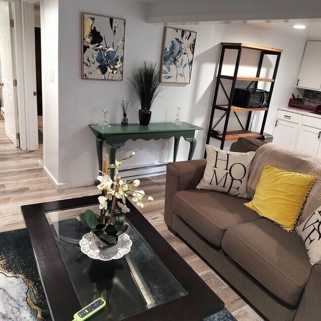 Foto del edificio - 508 Forest View Rd