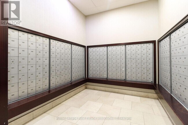 Photo du bâtiment - 3939 Duke of York Blvd