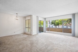Building Photo - 5600 Kensington Way