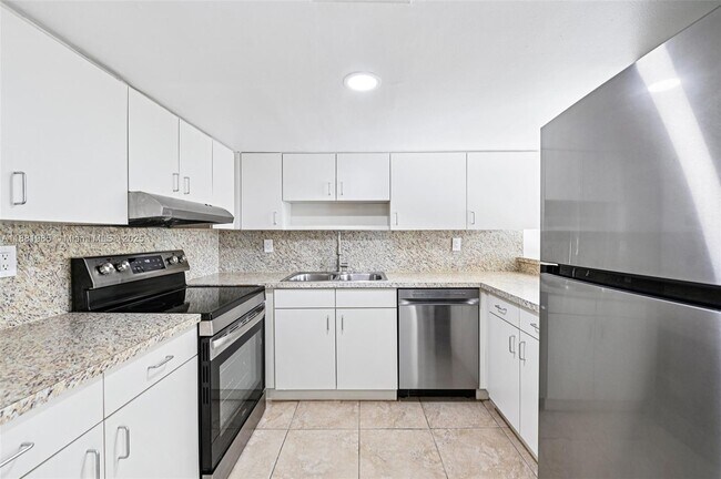 Foto del edificio - 311 Gulfstream Rd